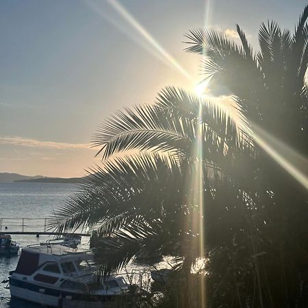 Vila Zrina - Apartmani Trogir Exteriör bild