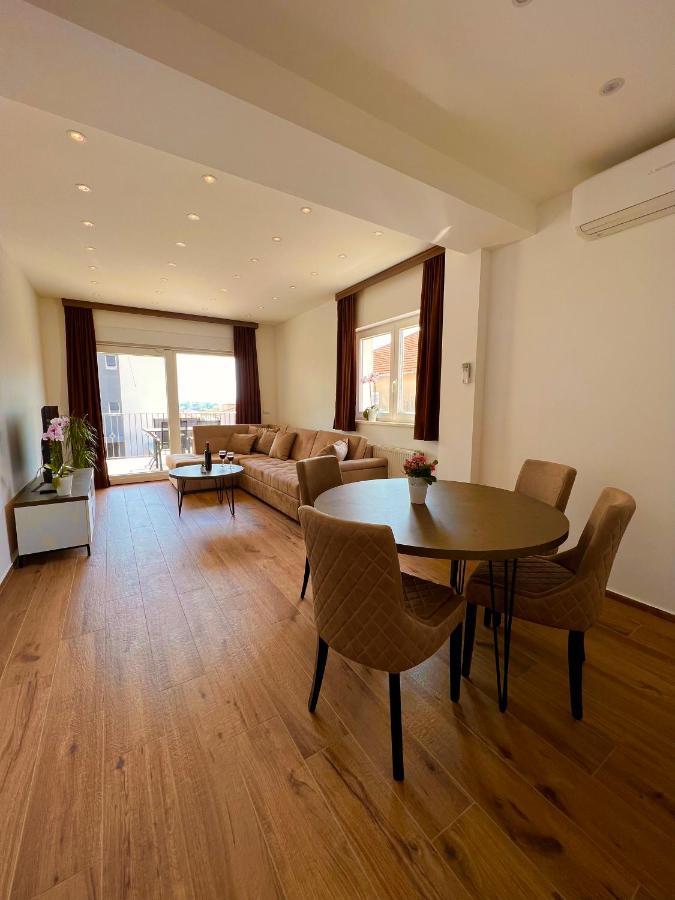 Vila Zrina - Apartmani Trogir Exteriör bild