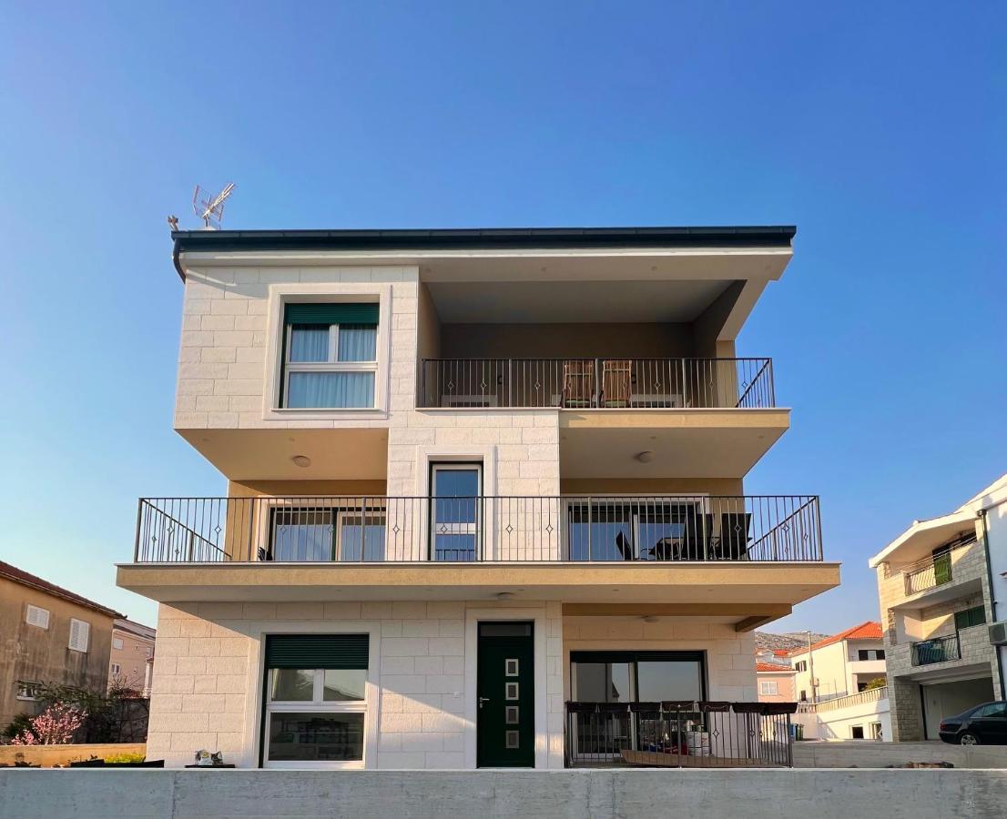 Vila Zrina - Apartmani Trogir Exteriör bild