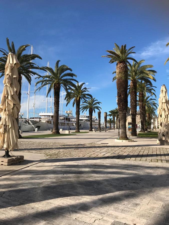 Vila Zrina - Apartmani Trogir Exteriör bild