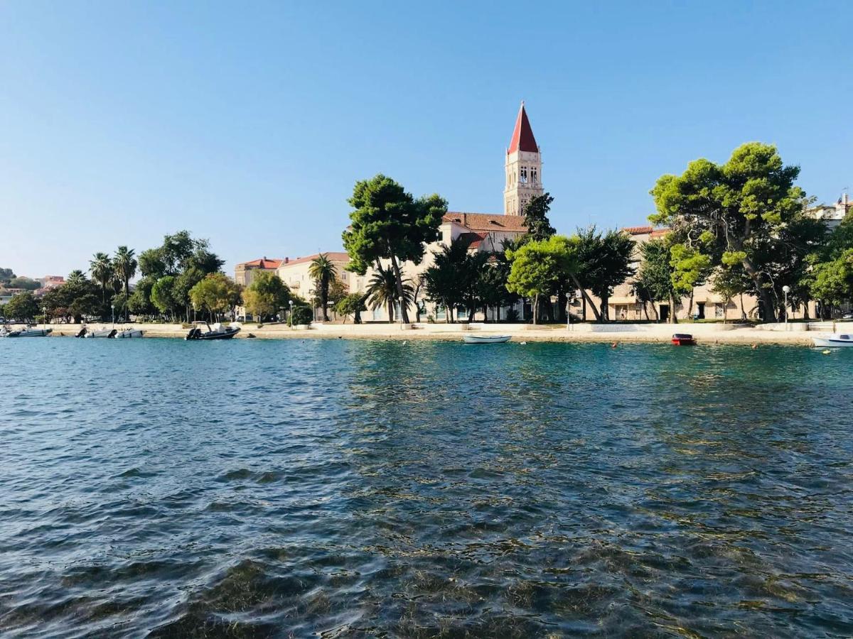 Vila Zrina - Apartmani Trogir Exteriör bild
