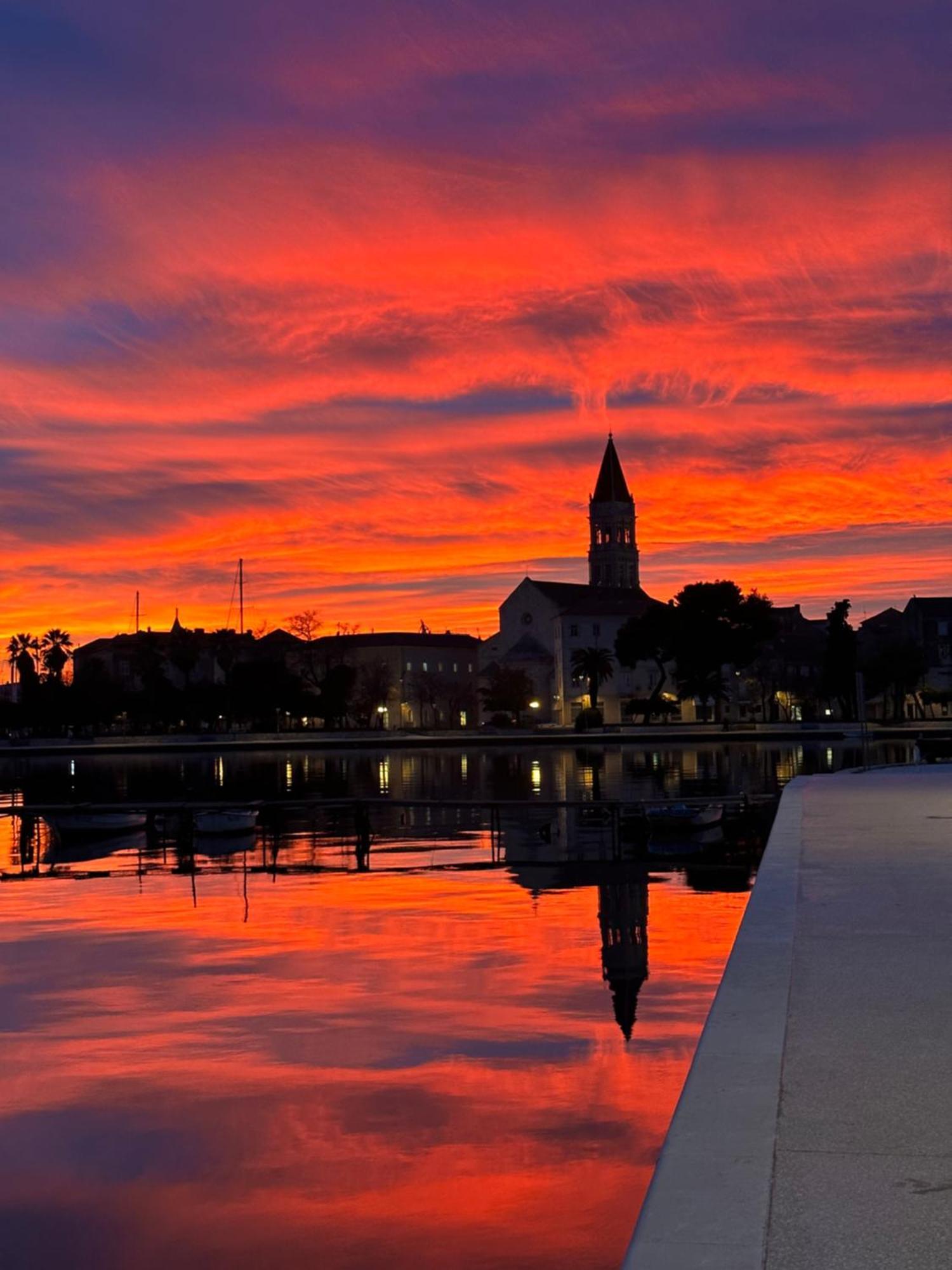 Vila Zrina - Apartmani Trogir Exteriör bild