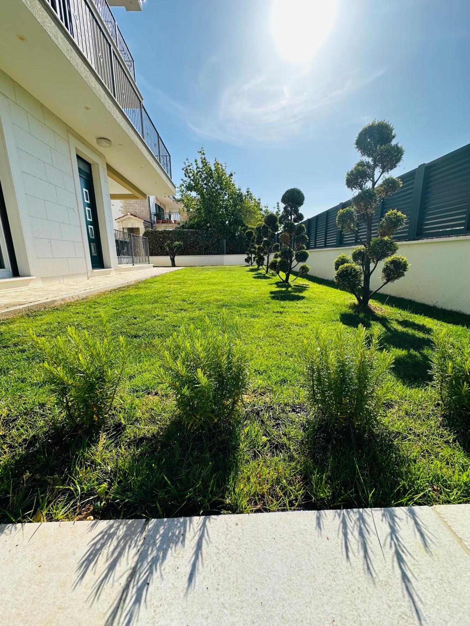 Vila Zrina - Apartmani Trogir Exteriör bild
