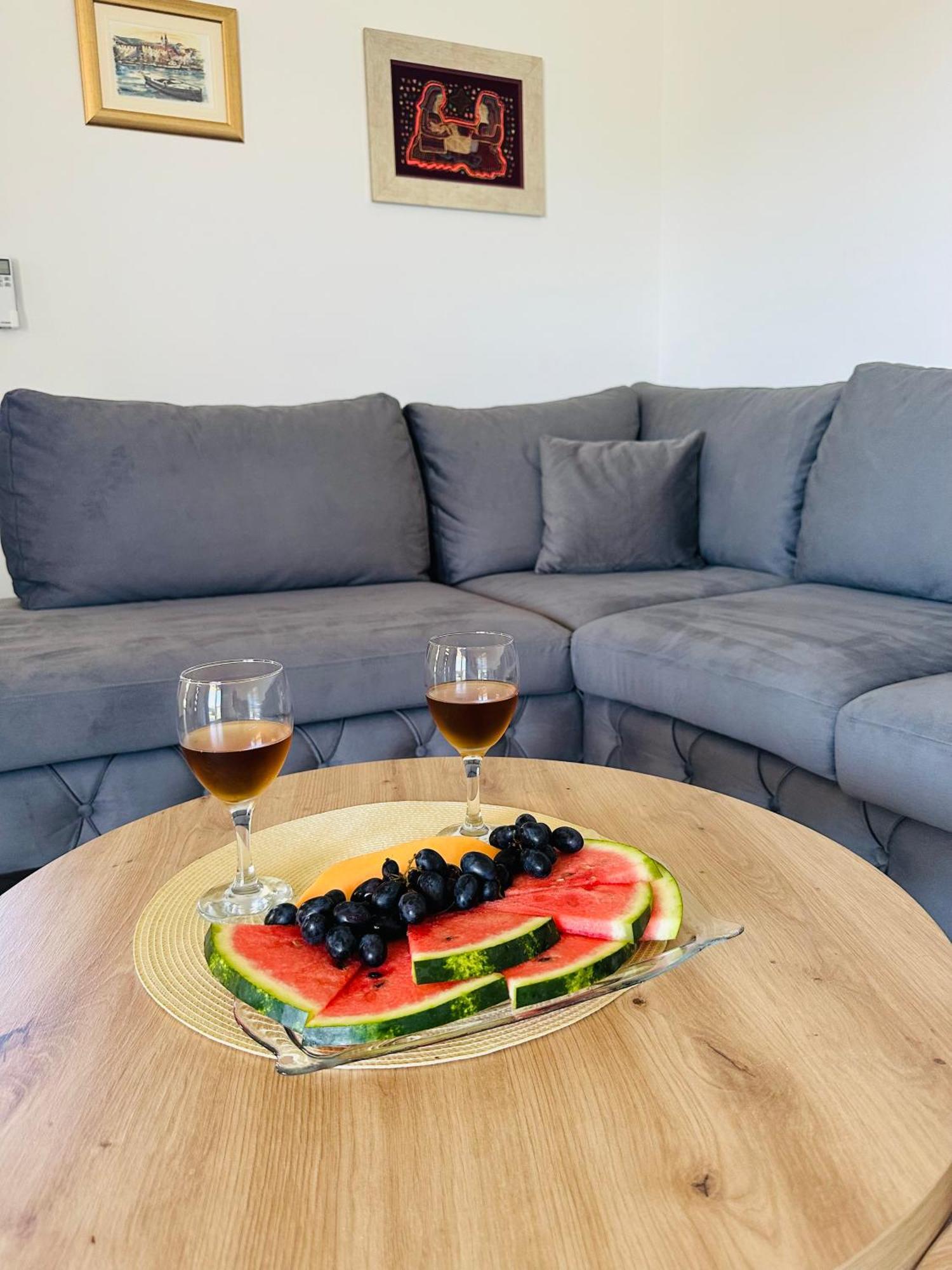 Vila Zrina - Apartmani Trogir Exteriör bild