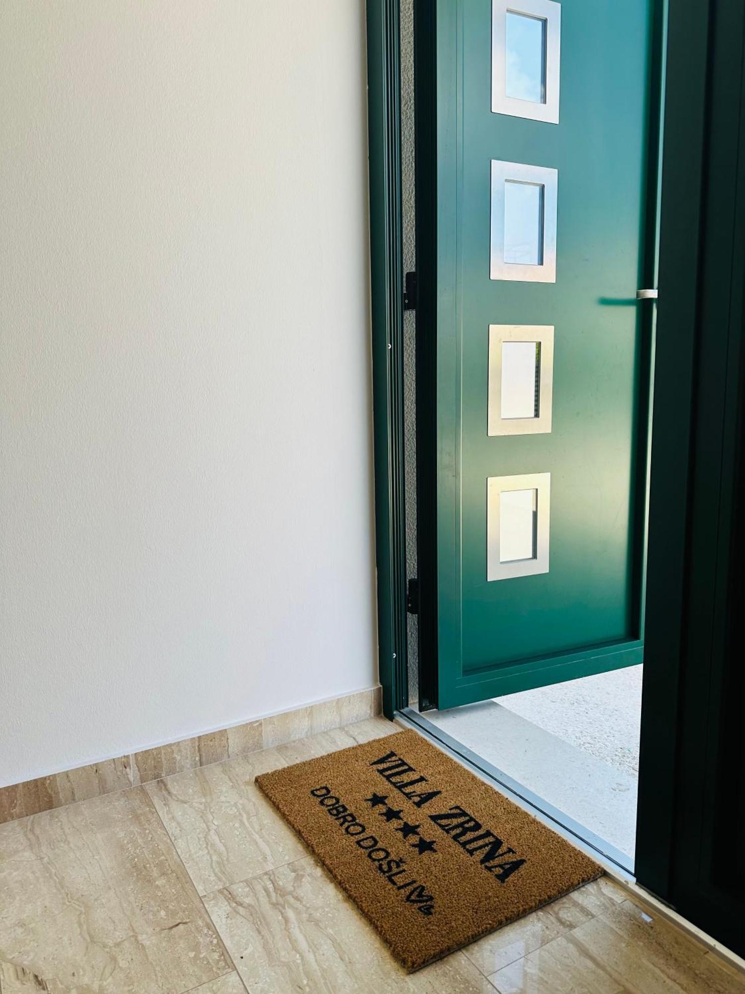 Vila Zrina - Apartmani Trogir Exteriör bild