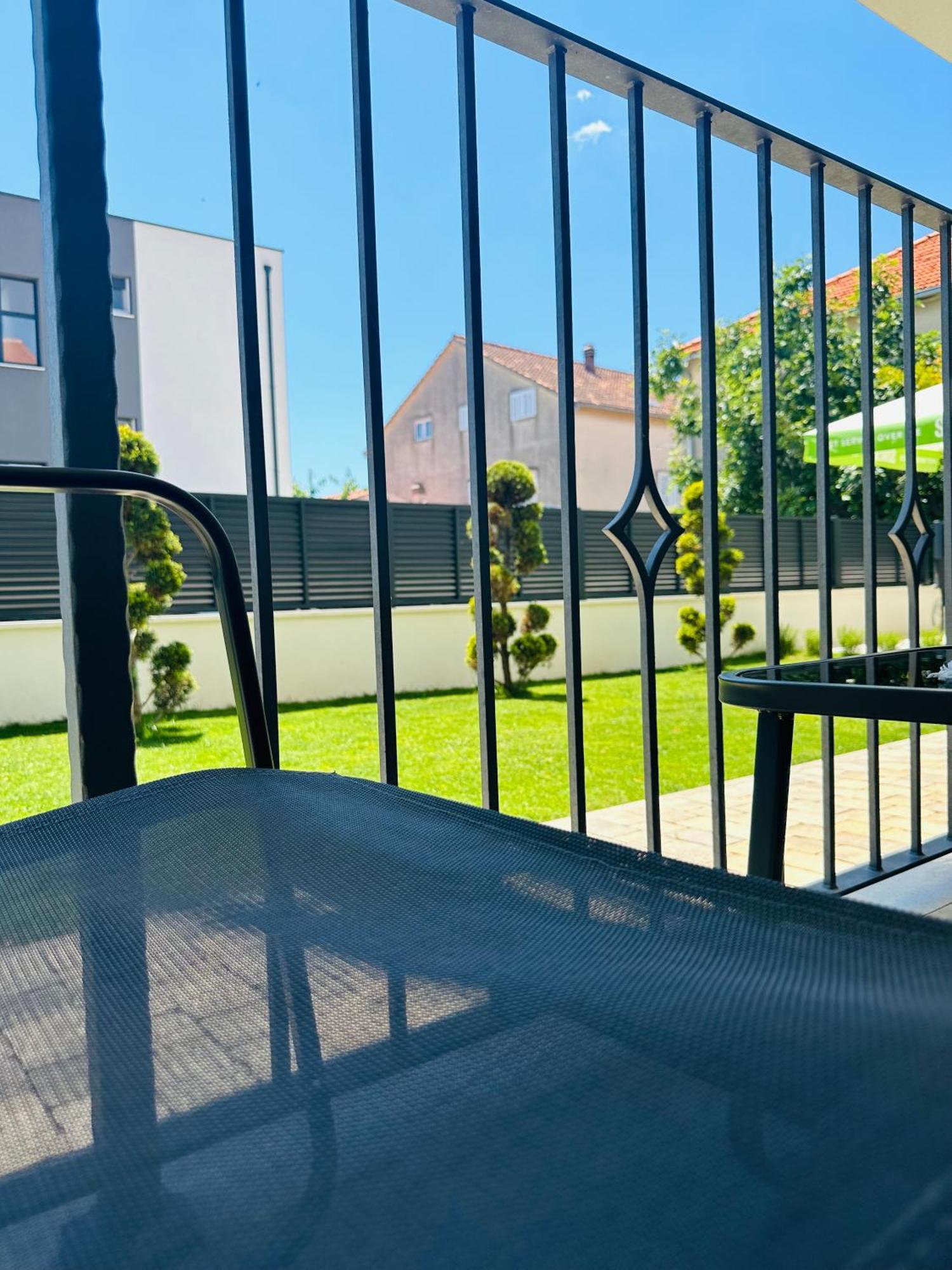 Vila Zrina - Apartmani Trogir Exteriör bild