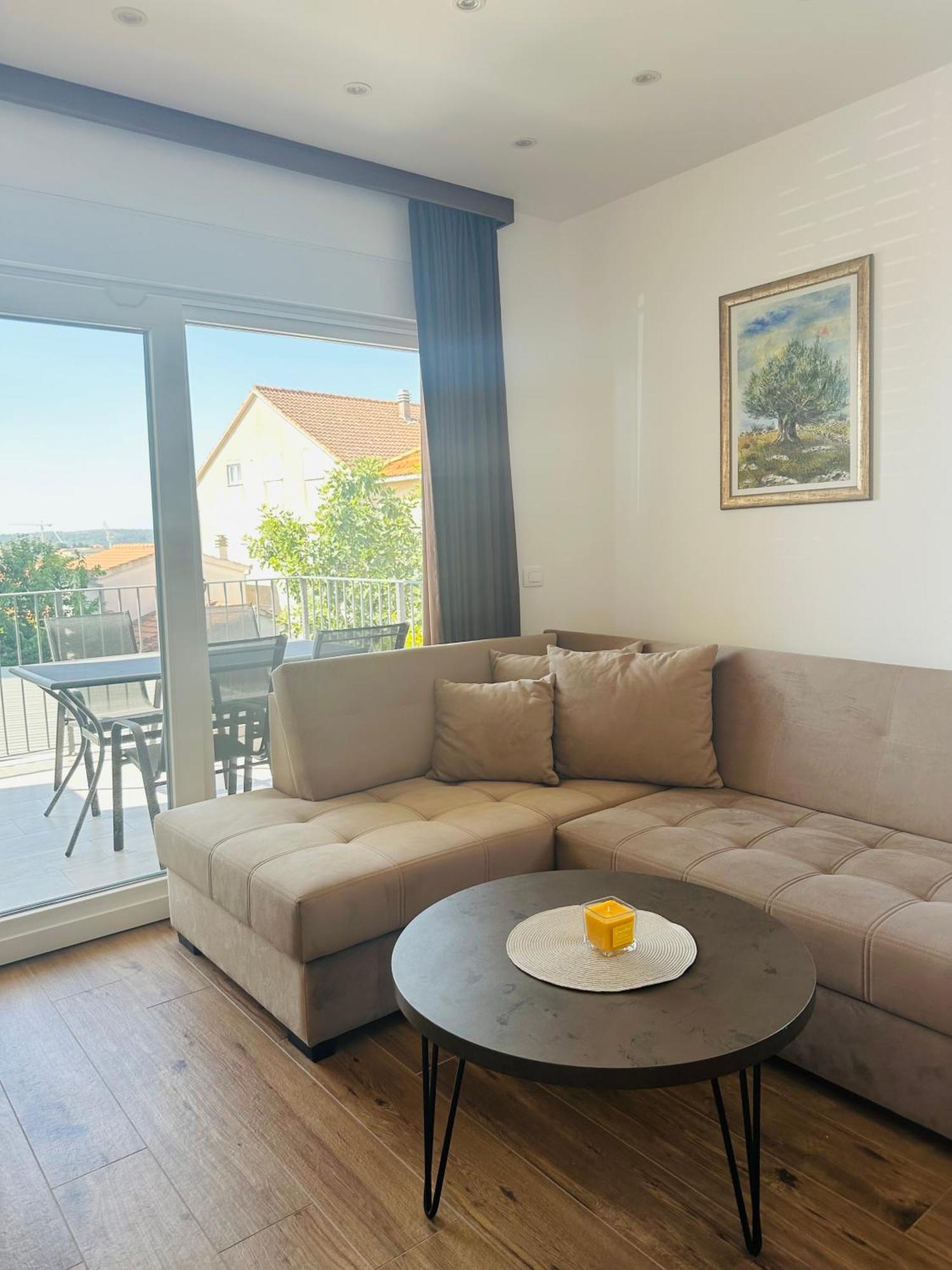 Vila Zrina - Apartmani Trogir Exteriör bild